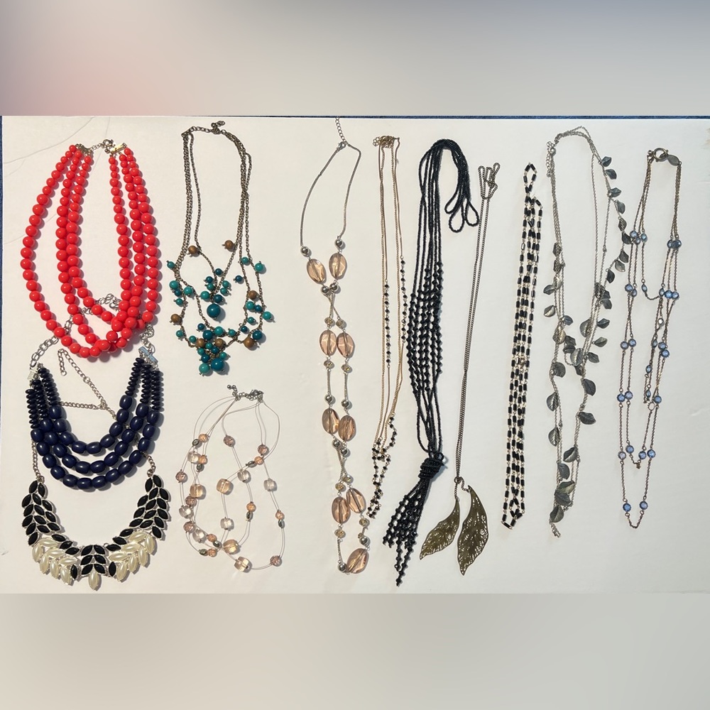 Lot of 32 necklaces, varying styles, metals, and lengths